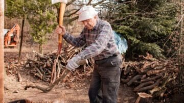 Coraz więcej seniorów wraca na etat. Zaskakujące dane z ZUS