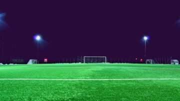 Ile naprawdę mierzy boisko piłkarskie? Wymiary, które decydują o grze