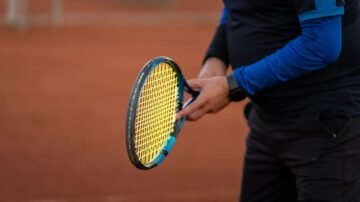 Tenis ziemny bez tajemnic – od wymiarów kortu po punktację
