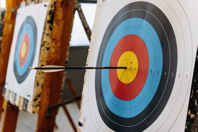 Łucznictwo sportowe – zasady, konkurencje i tory w pigułce