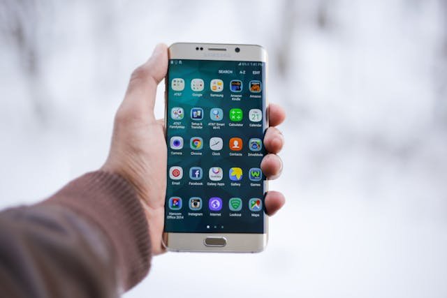 WhatsApp z reklamami i subskrypcją. Czy komunikator straci swoją tożsamość?