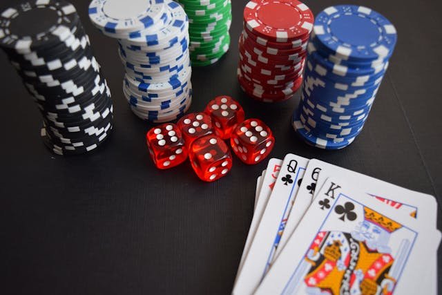 Zasady gry w pokera Texas Hold’em – jak grać i nie pogubić się w rozdaniach