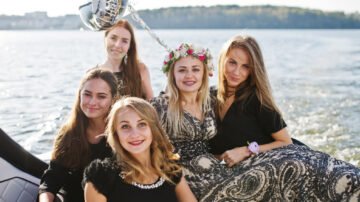 Jak zaplanować niezapomniany wieczór panieński nad wodą – inspiracje i praktyczne porady