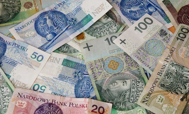 Czas do 31 sierpnia. Nauczyciele mają ostatnią szansę na 2,5 tys. zł