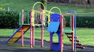 Tragiczny wypadek w Trzciance. 7-letnia dziewczynka zginęła na podwórku kamienicy