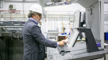 Kompleksowy przewodnik po zarządzaniu produkcją: optymalizacja automatyzacja i elastyczność w firmie