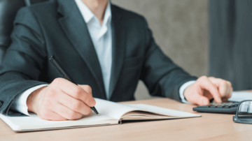 Dlaczego warto porównywać oferty kredytów przez pośrednika?