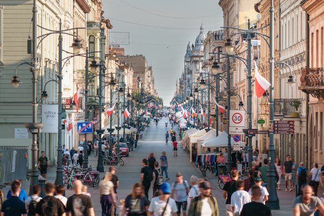 Marta Nawrocka zmienia reguły gry. Pierwsza Dama, która działa, a nie tylko reprezentuje