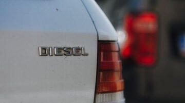 Diesel schodzi poniżej 7 zł. Kierowcy wreszcie odetchną przy dystrybutorach