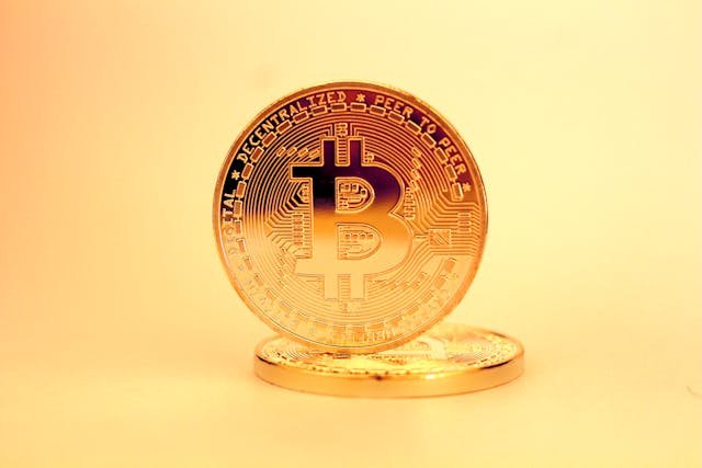 Ilu Polaków ma kryptowaluty? Badanie NBP studzi rozgrzane szacunki
