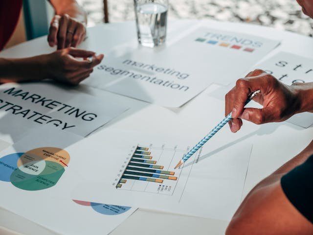 Marketing i social media w pracy – jak skutecznie budować markę i rozwijać karierę