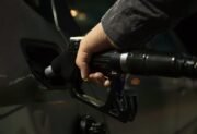 Benzyna we wtorek będzie tańsza. Minister Energii podał nowe limity cen paliw