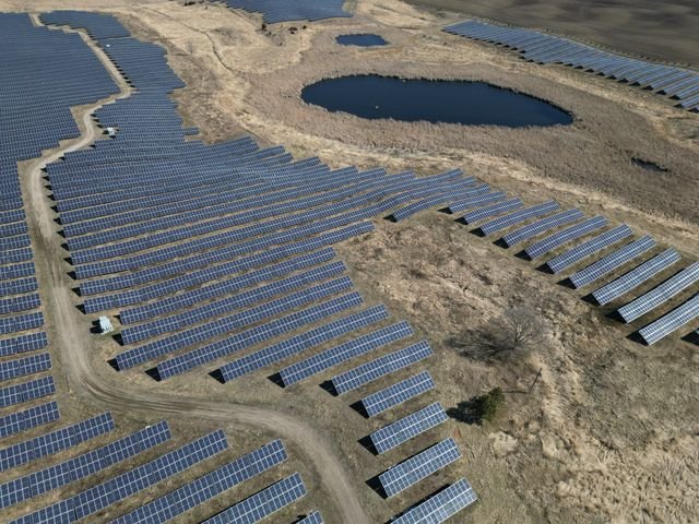 Polska miała nadmiar energii ze słońca. Operator musiał wyłączać instalacje OZE