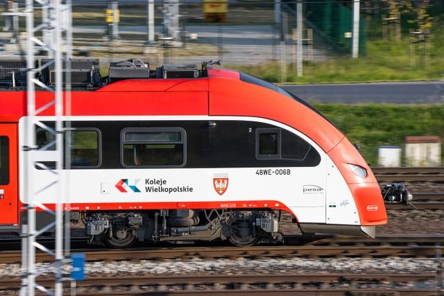 Upał zatrzymał pociągi. Pasażerowie muszą sprawdzać rozkłady