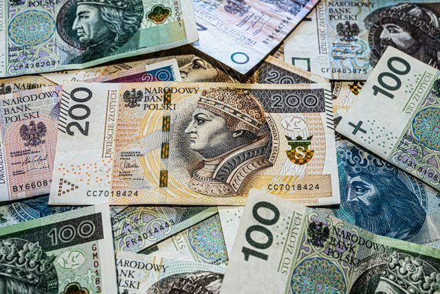 Rząd sięga po zyski firm paliwowych. Nowy podatek ma zasilić budżet miliardami