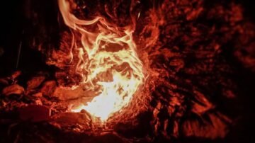 Pożar zabrał im zakład, lecz nie zespół. InPost wspiera rodzinną firmę