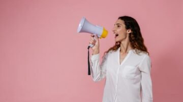 Megafon, paliwa i polityczny spór. Gorąco na konferencji PiS
