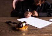 Sąd dostrzegł błąd w umowie. TSUE może zmienić tysiące spraw