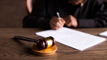 Sąd dostrzegł błąd w umowie. TSUE może zmienić tysiące spraw