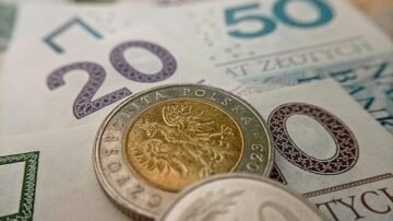 Złoty pod presją. Euro i dolar wyraźnie drożeją